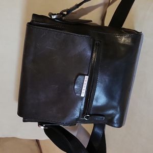Velez Black Leather Unisex Messenger Bag